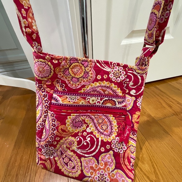 Vera Bradley Quilted Pink and Red Paisley Print Cotton Crossbody Bag - Picture 1 of 4